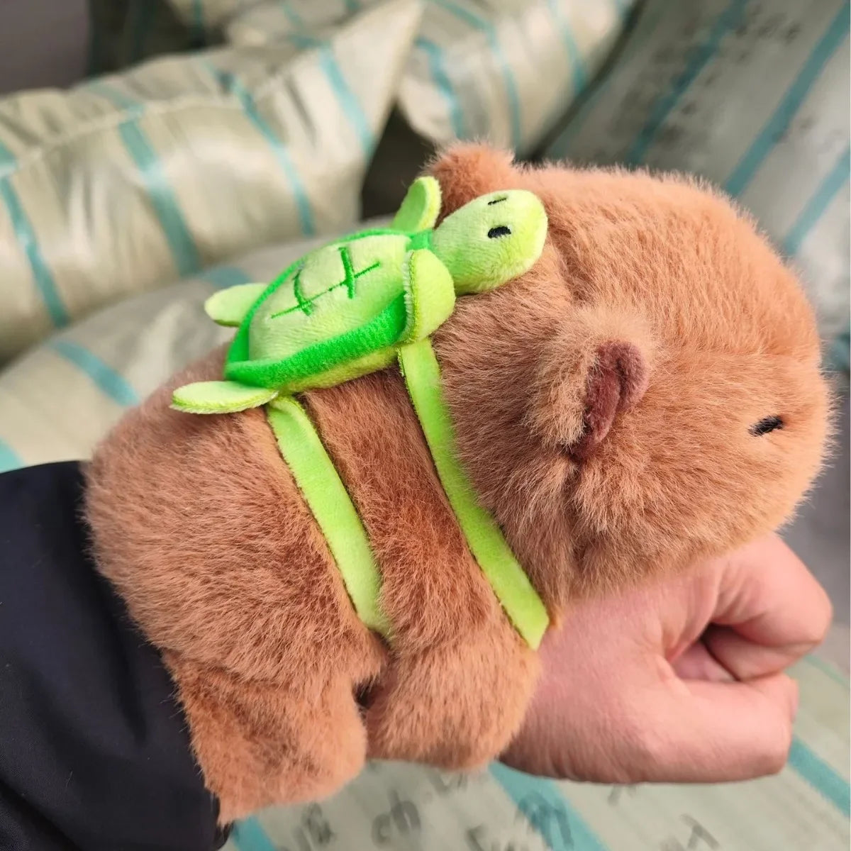 Pulseira de pelúcia Capybara